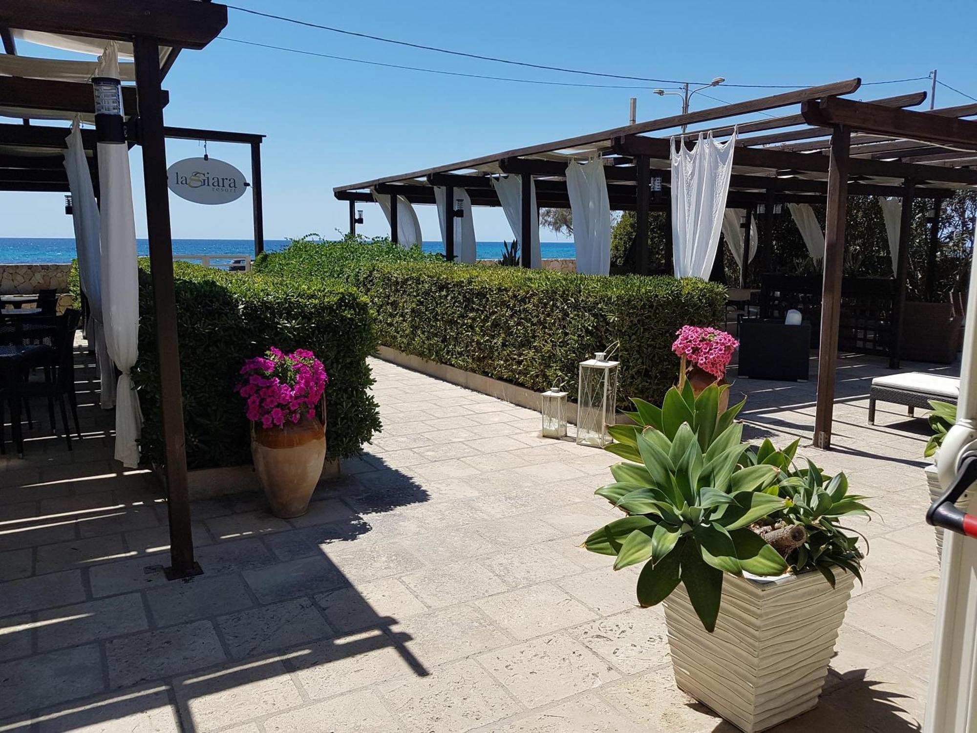 La Giara Resort Торре-Сан-Джованни-Удженто Экстерьер фото