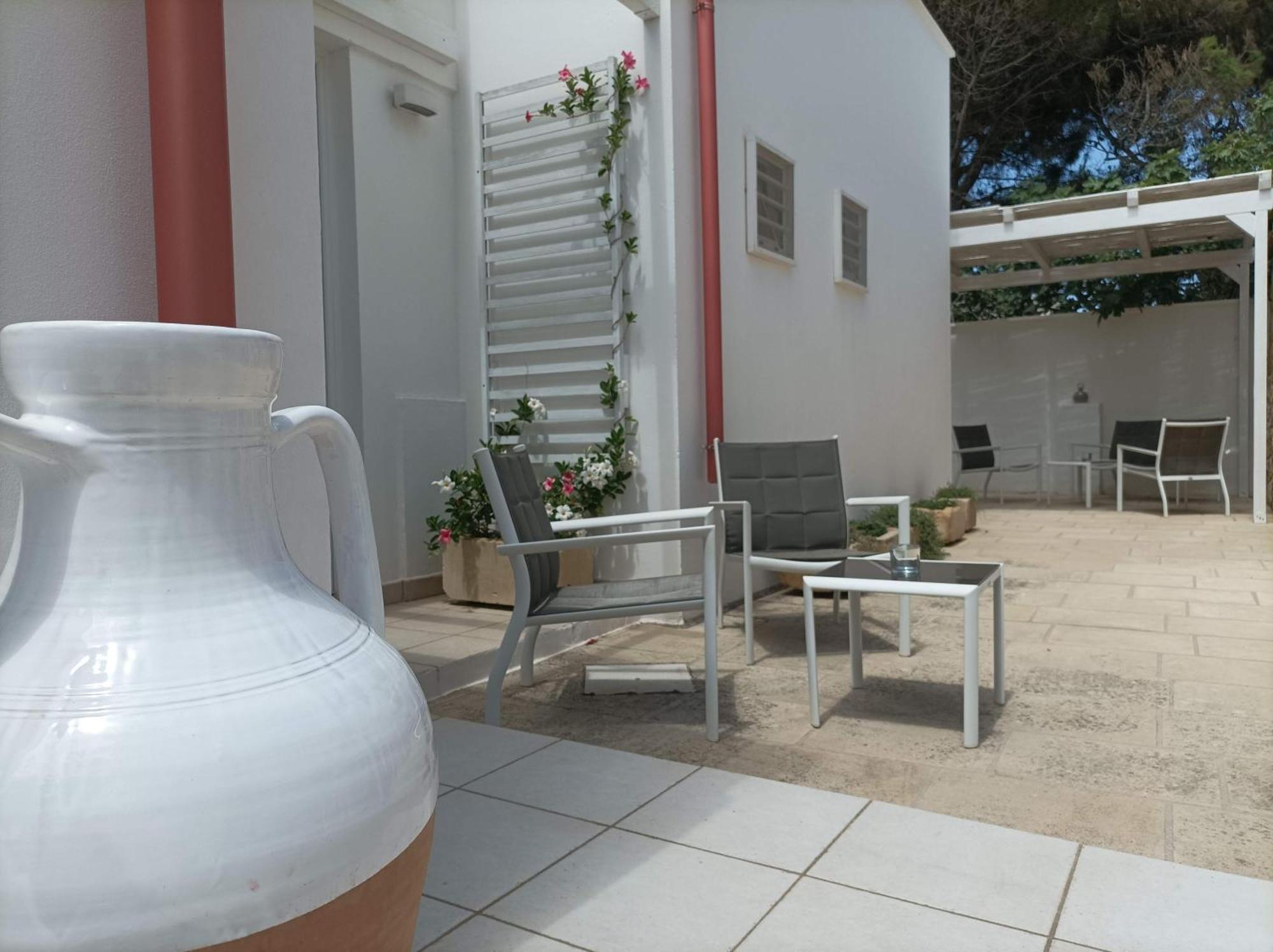 La Giara Resort Торре-Сан-Джованни-Удженто Экстерьер фото